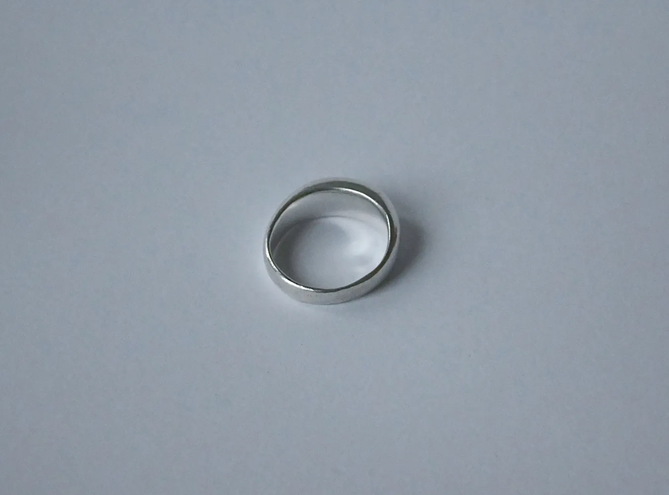 frost, ring i återvunnet silver